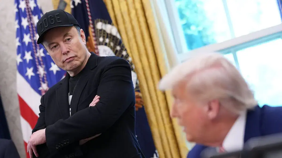 Šaltiniai nurodo Musk vaidmenį ribojant Ukrainos karinį ryšį
