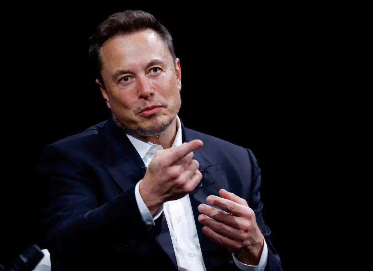 Elon Musk rengiasi statyti milžinišką lustų gamyklą