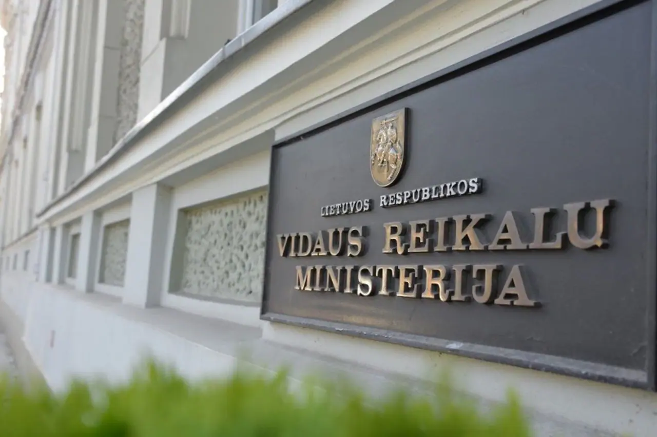 VRM siūlo didinti „nekonkurencingus“ merų atlyginimus
