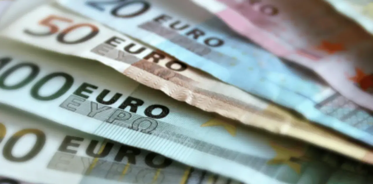 Euro zonai prognozuojamas rekordinis obligacijų leidimas