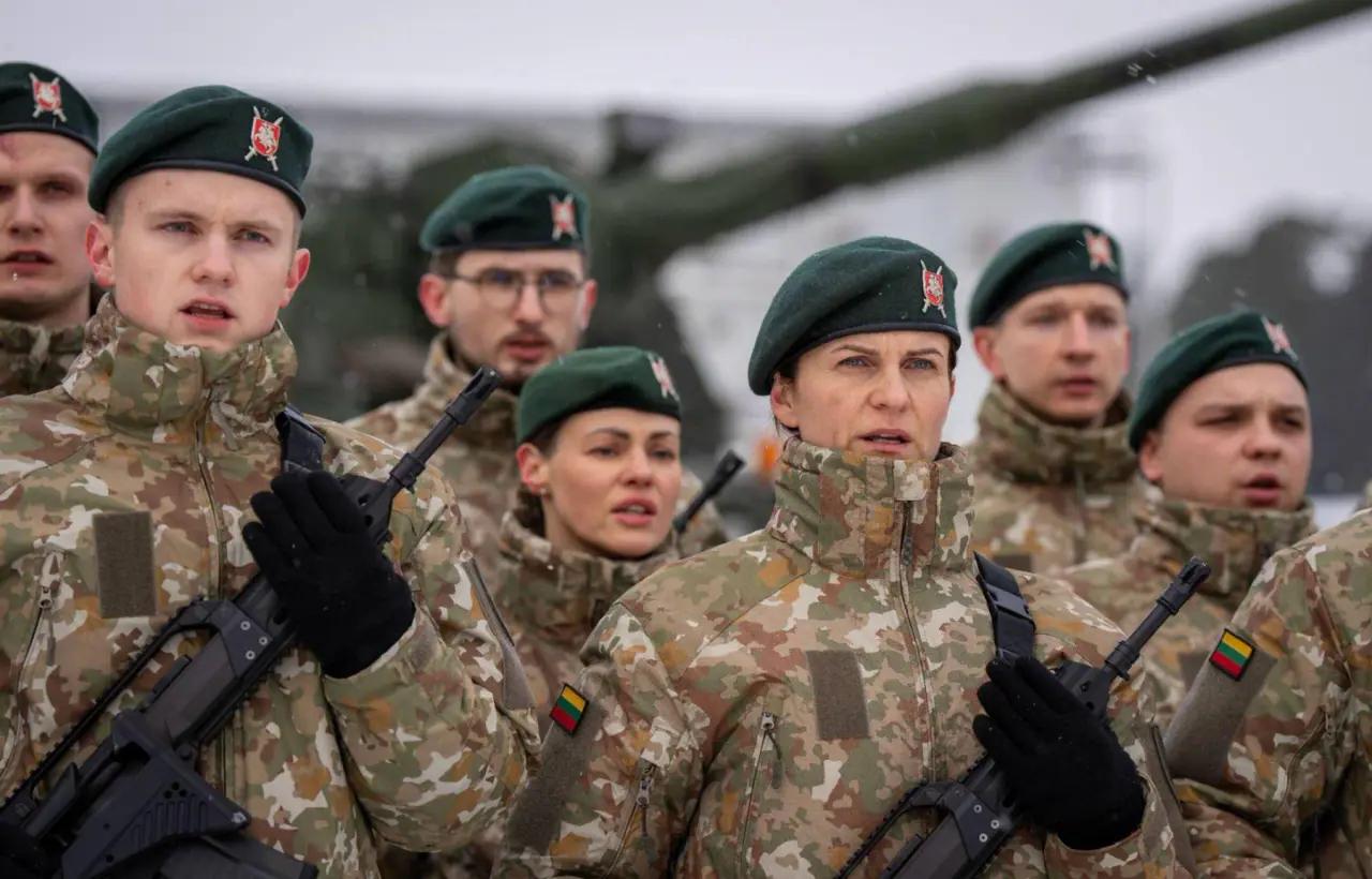 Augant Rusijos grėsmei Lietuva rengiasi visuotinei vaikinų karo tarnybai
