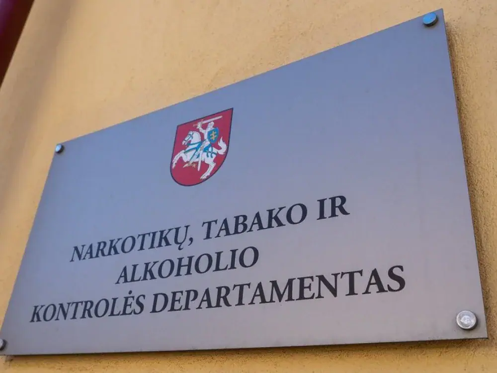 Nepilnamečių apsinuodijimų elektroninėmis cigaretėmis daugėja, tačiau pardavimo jiems mastai lieka neaiškūs