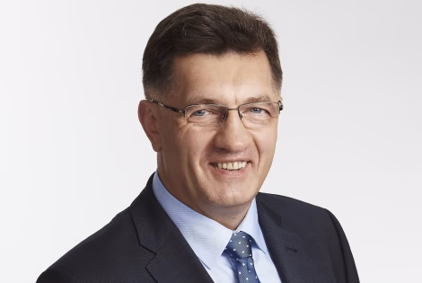 Premjero postą besimatuojantis Algirdas Butkevičius - vienas iš spjovusių į Konstitucinio teismo išvadą.