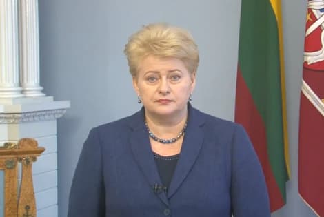 Video archyvas: susijaudinusi, tačiau ryžtinga Prezidentė