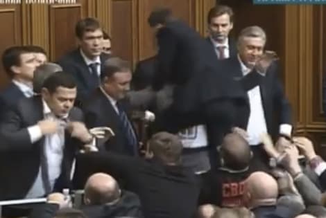 Ukrainoje pirmasis naujosios Rados posėdis prasidėjo skandalingai