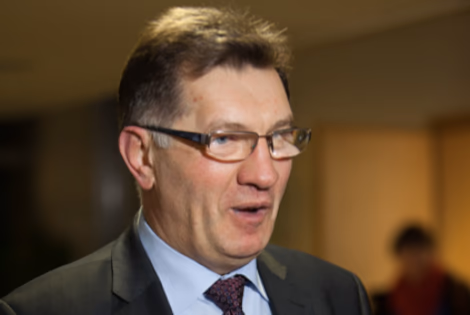 Premjero klausiama apie ratus, o jis - apie batus