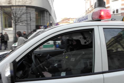 Kovo 11-osios šventės pagrindinis valdžios atributas buvo, be abejo, kaukėta ir ginkluota policija, bet kurią akimirką pasiruošusi kaip reikiant iškaršti kailį taikiems piliečiams.
