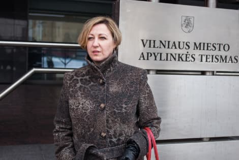Buvusi FNTT pareigūnė Lina Andriuškevičienė turėjo išbandyti ir teismo suolą, į kurį ją pasodino nusikalstamas veikas vykdžiusios STT ir prokuratūra, ir atlaikyti "delfi.lt", "lrytas.lt" ir kitos centrinės žiniasklaidos užsakomąją šmeižto ir melo laviną.