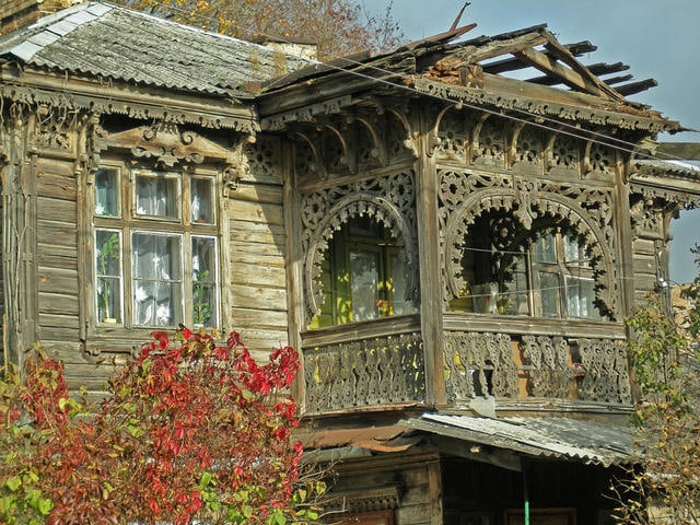 Lietuvos paveldosaugos ypatumai - medinio namo liekanos Vilniaus Užupyje, Polocko g. 52. Nuotr. aut. Andrius Surgailis