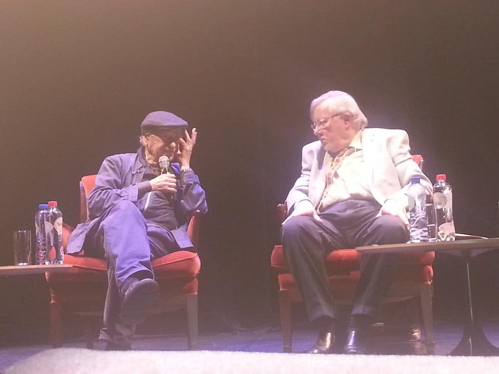„Jonas Mekas/Fluxus siena“ parodos atidaryme 2013 m. spalio 17 d. Briuselyje J. Meko pokalbis su prof. V. Landsbergiu. Nuotr. M. Mikulėno