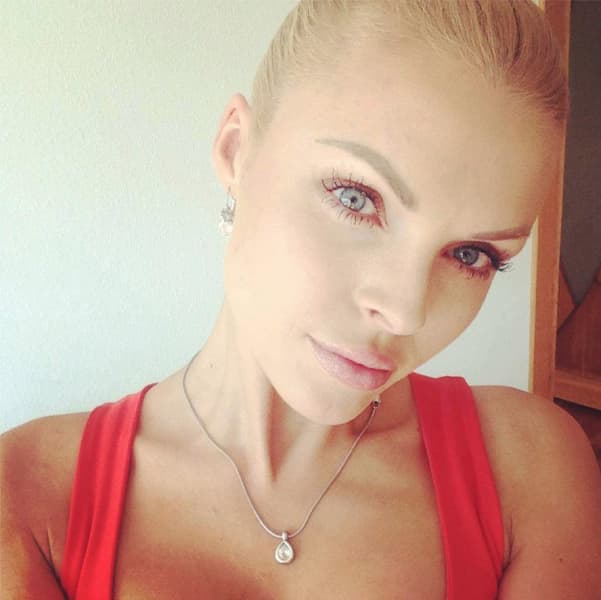 Estrados dainininkė S. Steikūnaitė. Nuotr. iš FB