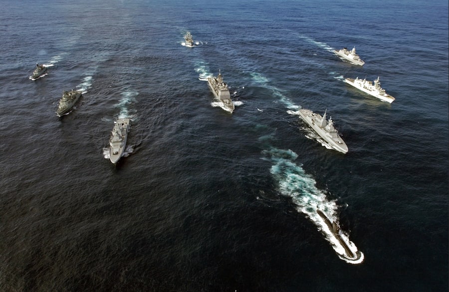 NATO turi galingas ne tik oro ir sausumo pajėgas, bet ir laivyną. Nuotr. wp.com