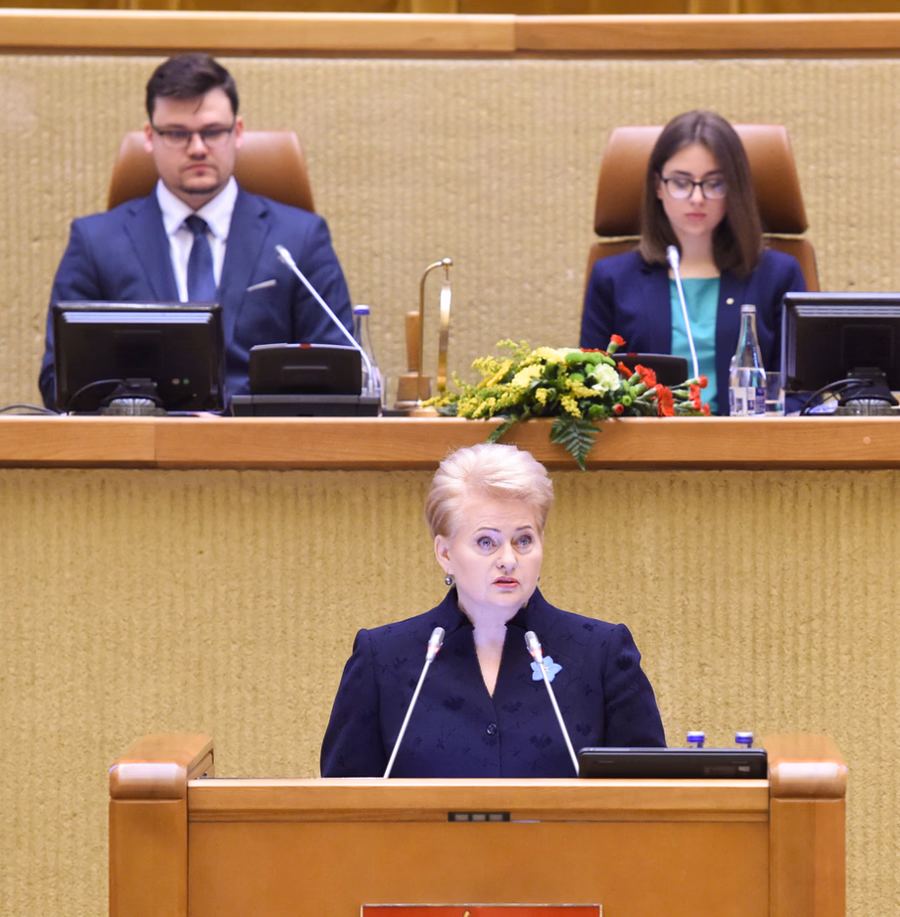 Tomis sausio dienomis komunisto ir jedinstvenininko Mykolo Burokevičiaus bendražygę, NKVD gaisrininko (vėliau tremtinio) dukterį, kolaborantę Dalią Grybauskaitę slėgė didžiulė nežinomybė. Nuotr. prezidentas.lt