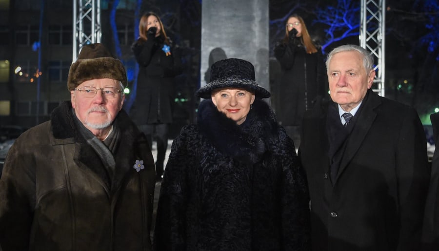 Prezidentė D. Grybauskaitė (viduryje). Nuotr. facebook.com