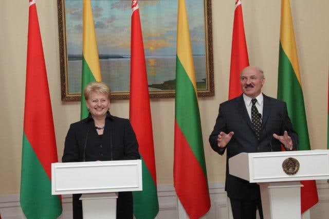 Istorinio susitikimo akimirka. Nuotr. prezidentas.lt
