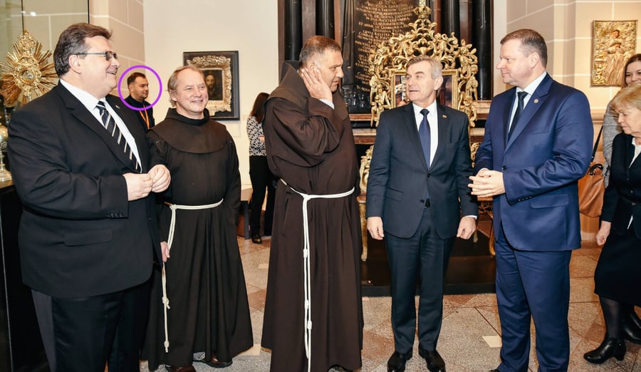 Firmos „Pirmoji kava“ vadovas Jogaila Morkūnas (galvutė apibraukta violetiniu apskritimu). Nuotr. facebook.com
