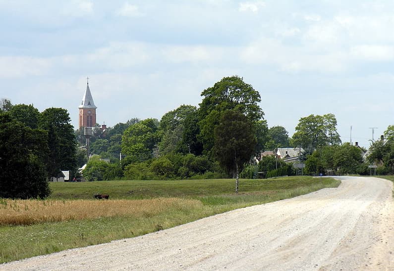 Tirkšliai – miestelis Mažeikių rajone, prie Viešetės upelio. Nuotr. wikipedia.org