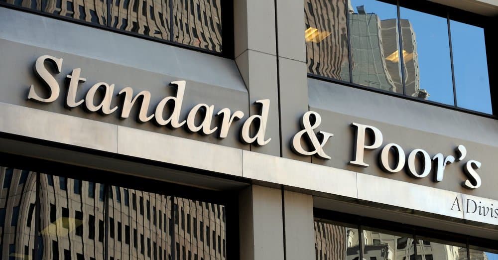 „Standard & Poors“ pagerino Lietuvos skolinimosi reitingą