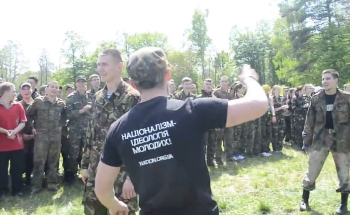 Ukrainos „Dešinysis sektorius“ dainuoja savo hitą apie V. Putiną