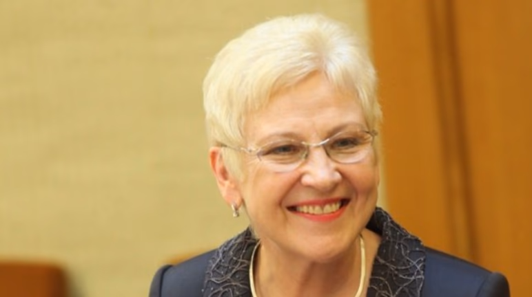 Konservatorė I. Degutienė labiausiai pagarsėjo tada, kai prieš dvejus metus nepabijojo pasakyti, kad Seimas yra bejėgis ir virtęs apgailėtina dekoracija, kuri tik pridengia faktą, kad šalyje, vadinamoje parlamentine respublika, viskas valdoma komandomis iš „Baltųjų rūmų“ - prezidentūros. Joms – o ne įstatymams - paklūsta Generalinė prokuratūra (GP), Valstybės saugumo departamentas (VSD), teismai, drąsiai tąkart paaiškino konservatorė. Pasak I. Degutienės, VSD naudojamas kaip įrankis, įtvirtinant šią antikonstitucinę galią, ir veikia prieš savo valstybės piliečius. (ekspertai.eu)
