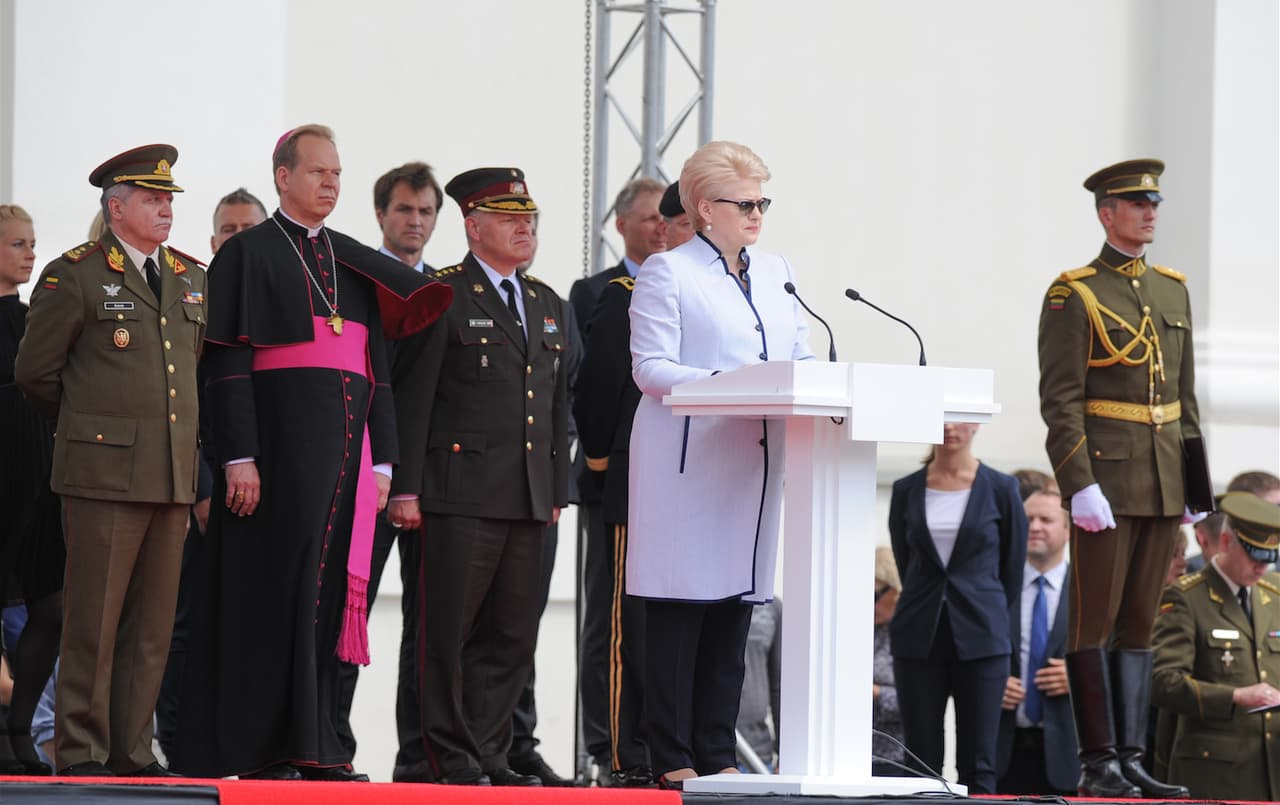 Prezidentė inauguravo naująjį kariuomenės vadą