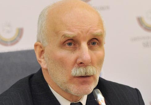 Nekalto veidelio Rusijos propagandistui, signatarui R. Paulauskui veikiausiai nepavyks išsisukti nuo teismo suolo ir kalėjimo gultų. Nuotr. ve.lt