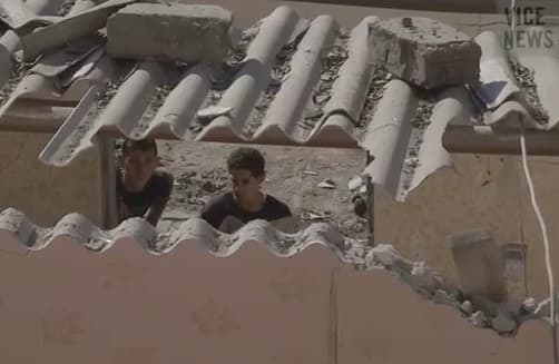 Gazos gyventojai grįžta į namus (VICE news)