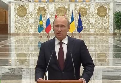 Po privataus pokalbio Minske su P. Porošenka, V. Putinas atsakė į žurnalistų klausimus