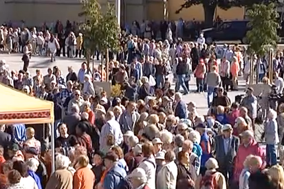 Estijos fermeriai nemokamai dalino pieną Talino gyventojams