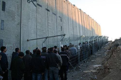 Taip palestiniečiai kasryt eina į darbą.