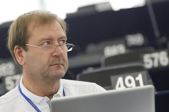 Antradienį Europos Parlamentas (EP) nutarė neginti savo nario Viktoro Uspaskich (Liberalų ir demokratų aljansas) neliečiamybės nepagarbos teismui byloje.