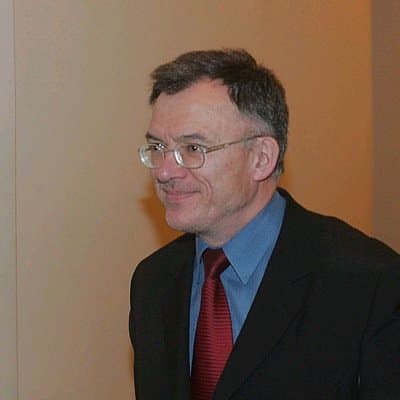 Nepriklausomybės akto signataras, buvęs Lietuvos užsienio reikalų ministras diplomatas Petras Vaitiekūnas pabrėžia, kad dėl besitęsiančio Rusijos karo Ukrainoje ir provokacijų, Rusijos įžūlaus melo pasauliui apie tai, kas vyksta Ukrainoje, būtina griežtinti civilizuoto pasaulio sankcijas šiai valstybei.