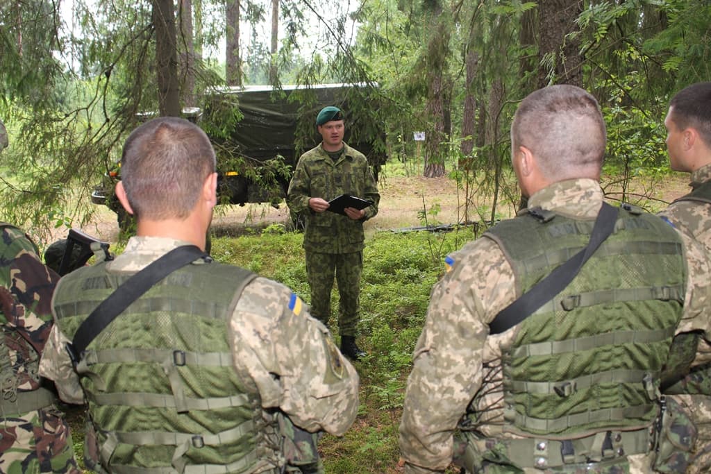 KAM archyvo nuotraukoje – šių metų vasarą Ukrainos instruktoriai mokėsi Lietuvos kariuomenės mokykloje organizuotuose tarpautiniuose intstruktoriaus kursuose.
