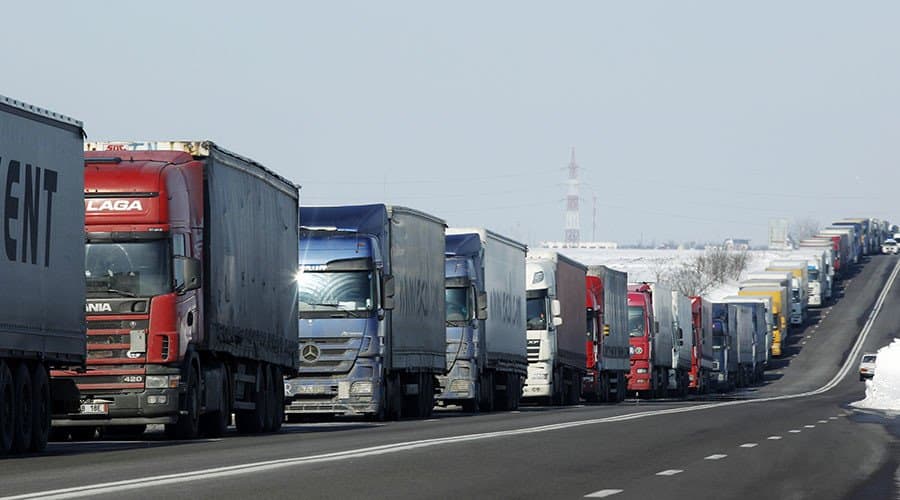 Kijevas uždraudė Rusijos sunkvežimiams įvažiuoti į Ukrainą