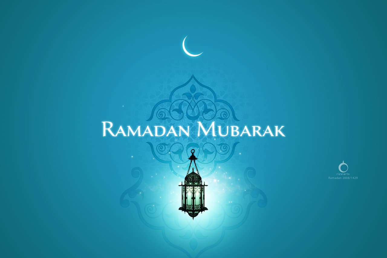 Viso pasaulio musulmonai vienas kita sveikina fraze RAMADAN MUBARAK, kuri arabų kalba reiškia PALAIMINTO RAMADANO.