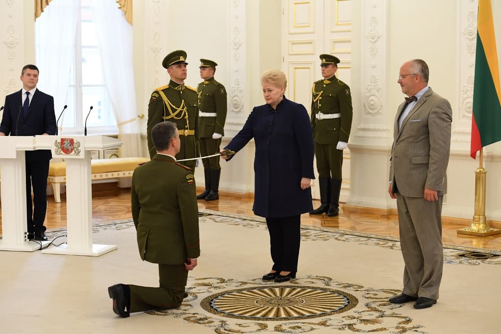 Nuotraukų autoriai: Alfredas Pliadis (iš Prezidentūros) ir Ieva Budzeikaitė (iš Kauno).