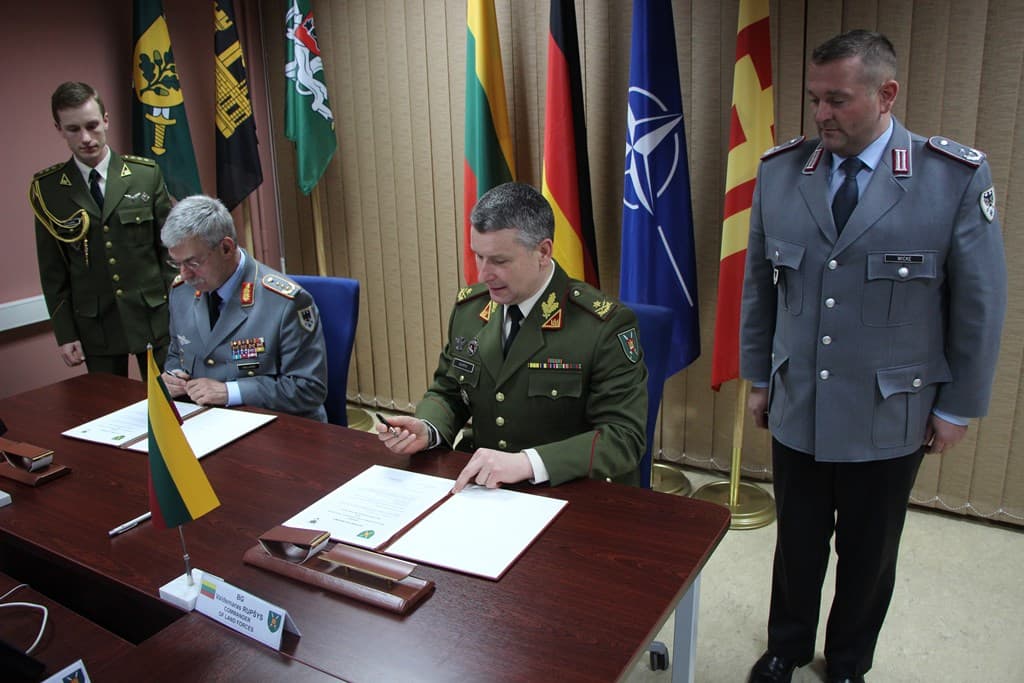 Nuotraukų autorius – kpt. Donatas Suchockis.