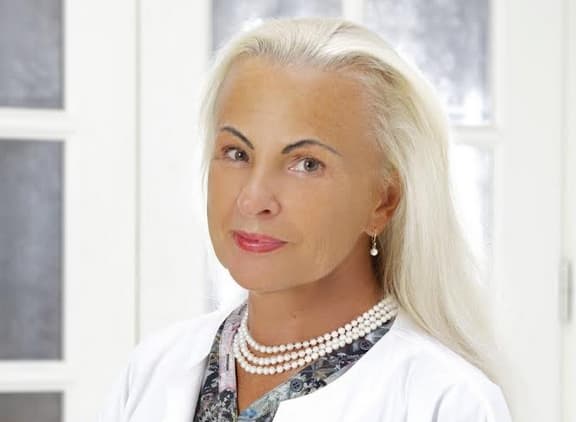 Nukapotos galvos. Apie seksualinę prievartą, mediciną, iškrypimus bei projektus. Apie seksą. Pradžioje – apie Neringą