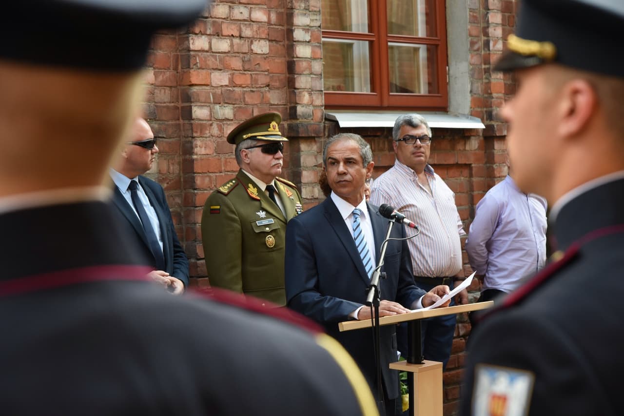 Generolas leitetnantas Jonas Vytautas Žukas ir Izraelio ambasadorius Lietuvoje Amiras Maimonas. Mjr. M. Neimonto ir vyr. eil. M. Patašiaus nuotr.