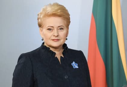 Prezidentė D. Grybauskaitė pasitinka popiežių Pranciškų šmeiždama antrąjį kardinolą katalikiškos Lietuvos istorijoje