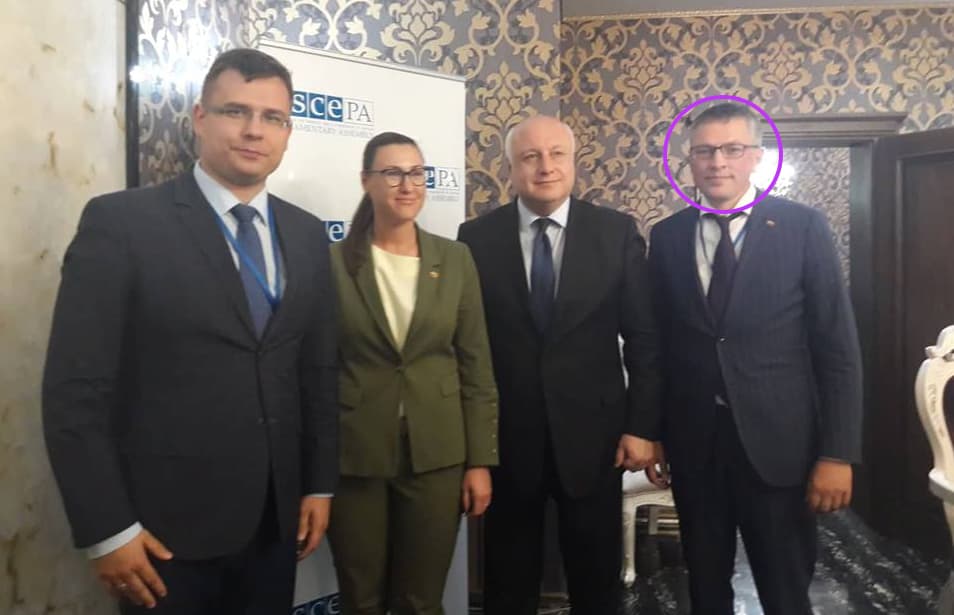 V. Bakas (galvutė apibraukta violetiniu apskritimu) su kolegomis. Nuotr. facebook.com