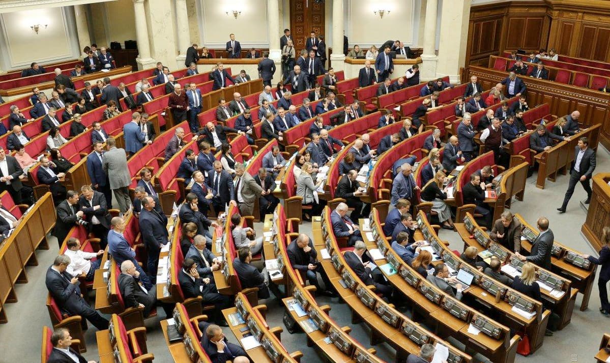 Svarstymas Ukrainos Radoje dėl karinės padėties įvedimo. Nuotr. unian.ua