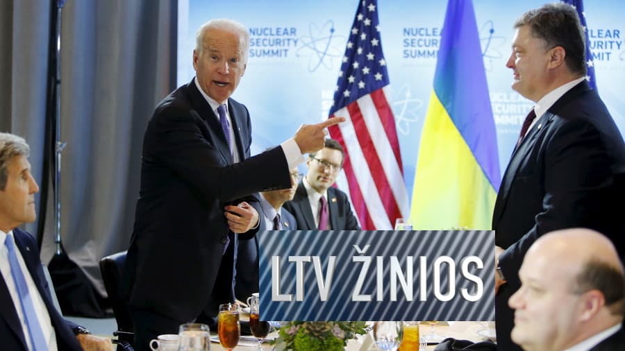 Dž. Baidenas (stovi kairėje). Dešinėje stovi kitas Lietuvos draugas – Petro Porošenka.
