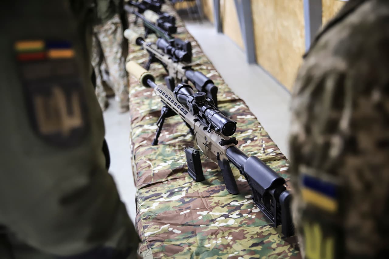 Sėkmės istorija. Lietuviai jau parengė per 50 snaiperių instruktorių Ukrainoje, šie rengia kitus snaiperius