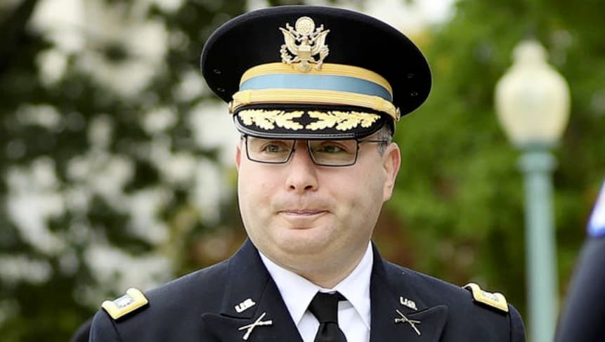 Tvarka atleisti nuo Donaldas Trumpas: karininkas knygą su pasakojimu