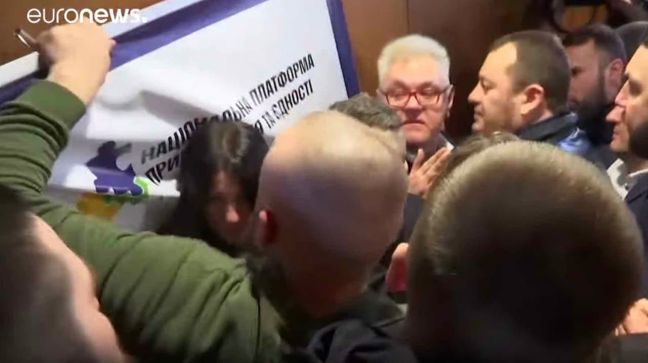 Kijeve banditėliai-nacikai nutraukė taikaus dialogo prezentaciją