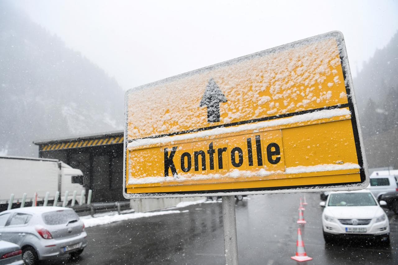 Sienų kontrolė Europos Sąjungoje dėl koronaviruso sugriežtėjo.