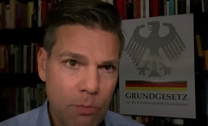 Raginama teisti Angelą Merkel ir Bilą Geitsą