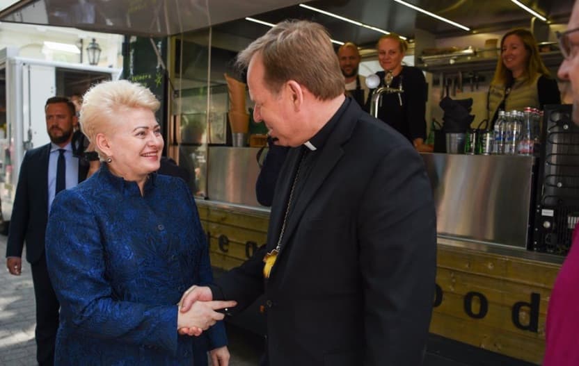 Neegzistuojančio fondo vadovė prezidentė dalia Grybauskaitė.