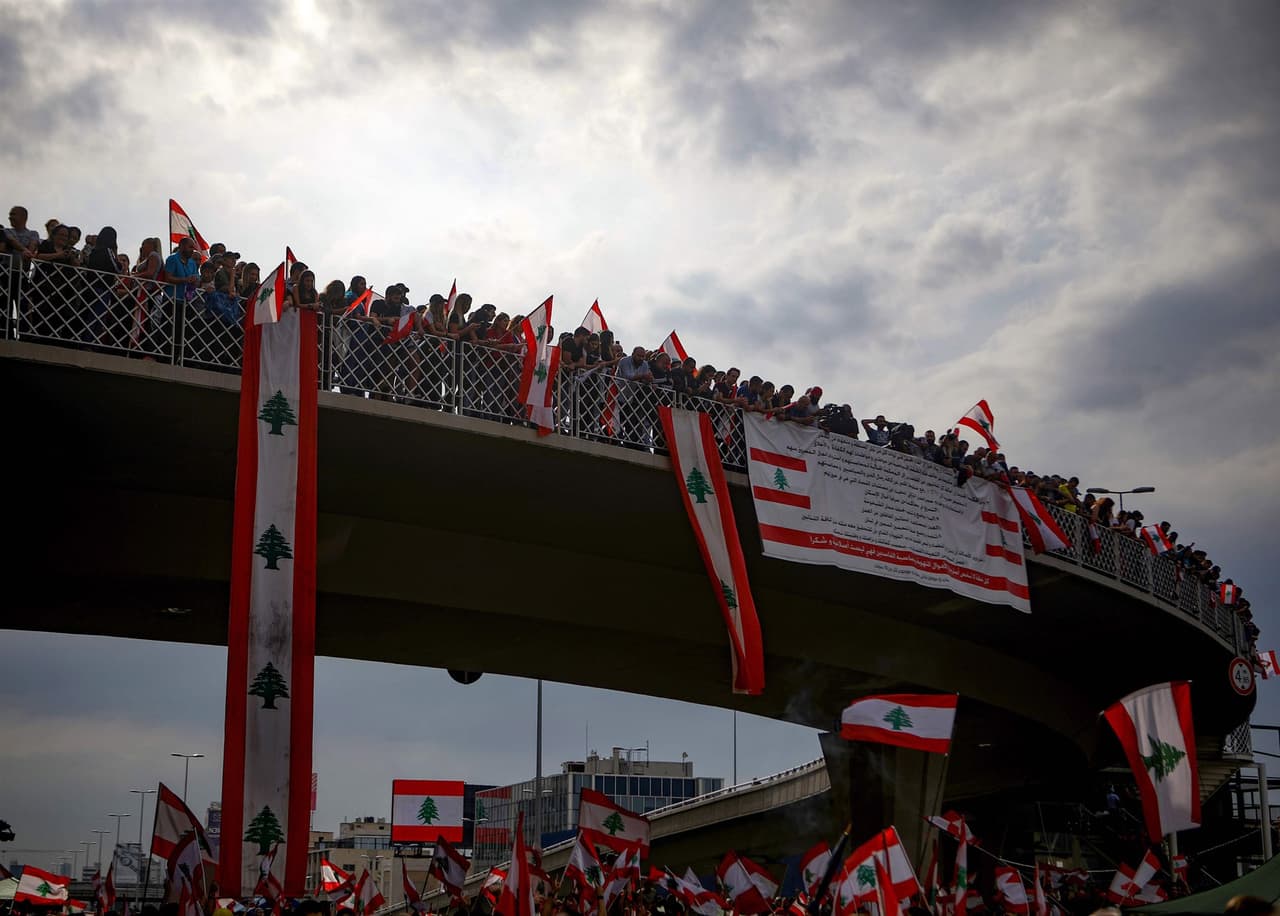 Protesto Beirute akimirka.